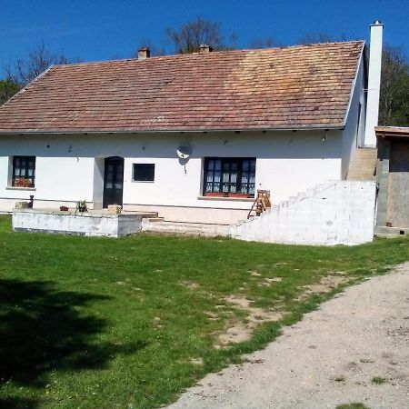 Gerecse Vendeghaz Hotell Sutto Exteriör bild