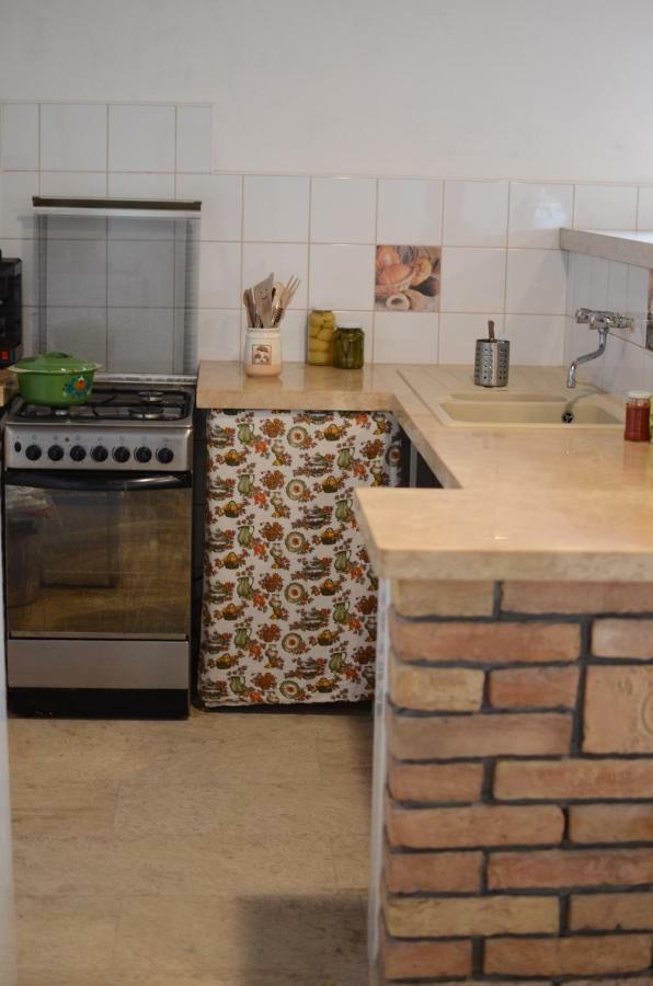 Gerecse Vendeghaz Hotell Sutto Exteriör bild